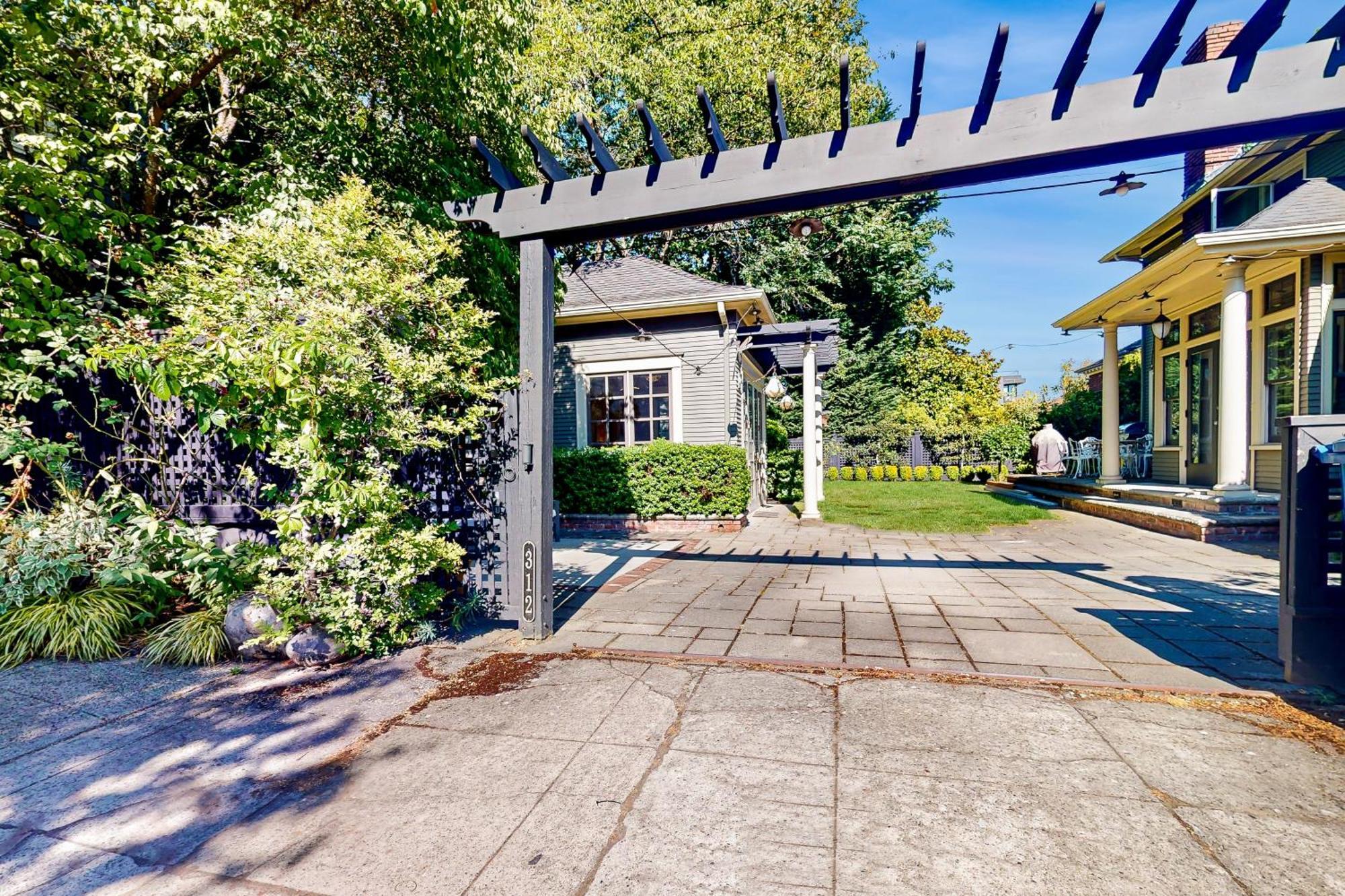 ホテル The Carriage House シアトル エクステリア 写真